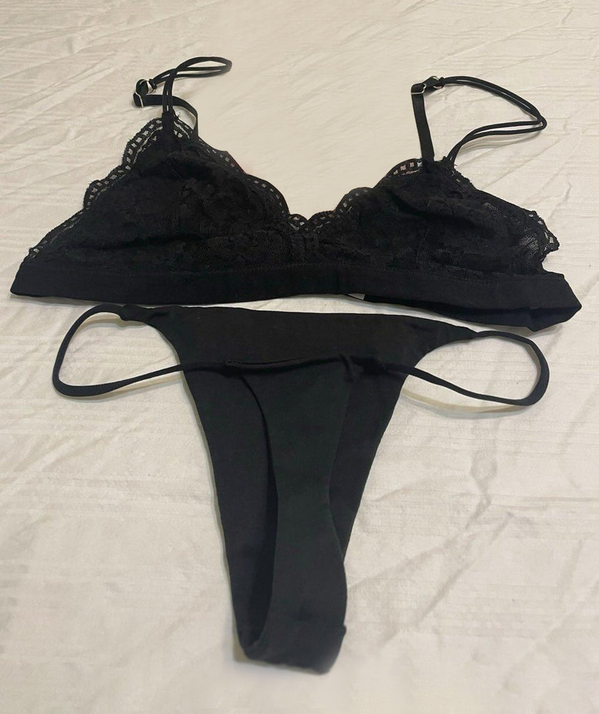 Black lacey lingerie set